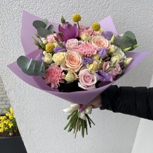 Įvairių gėlių puokštė #30